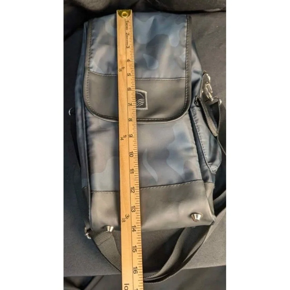 Savvy ~ Outdoors Insulated Wine Tote Bag ~ Camo Gray ~ Two Bottle Cooler ~ NWOT